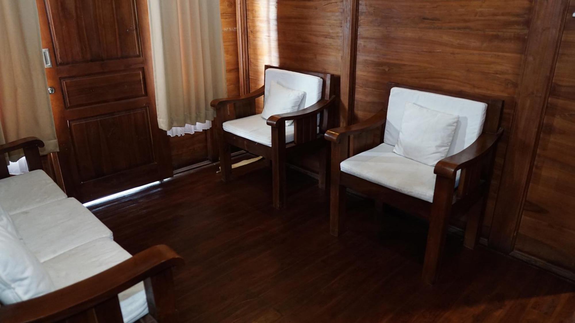 Lovina Grand Raka Homestay מראה חיצוני תמונה